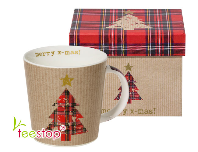 Becher Merry X-Mas mit Weihnachtsbaum aus Porzellan im Geschenkkarton verpackt