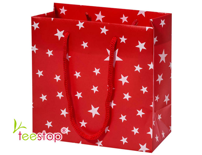 rote Geschenktragetasche mit weißen Sternen zum Befüllen
